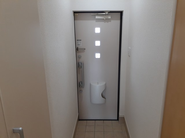 フィオーレ　デローベスト 玄関