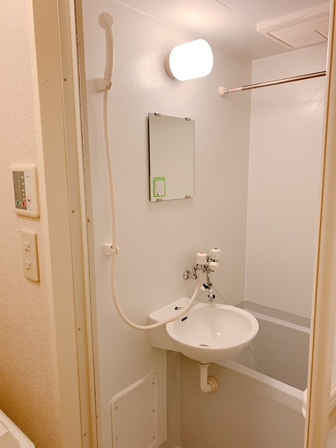 レオパレスＺｅｐｈｙｒ 風呂画像