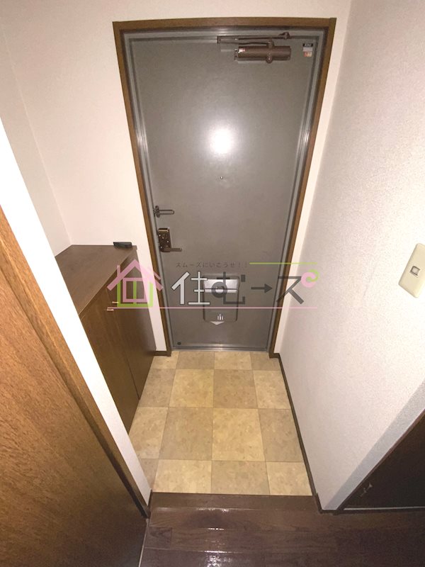 本町井出ビル 玄関