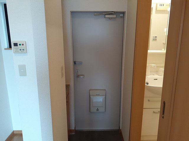 カンフォタブル・メゾン 玄関