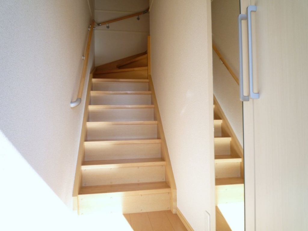 ピープルコート２号館 玄関