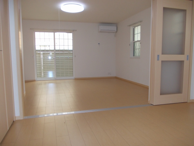 ゴールドクレスト雁屋南　弐番館 リビング