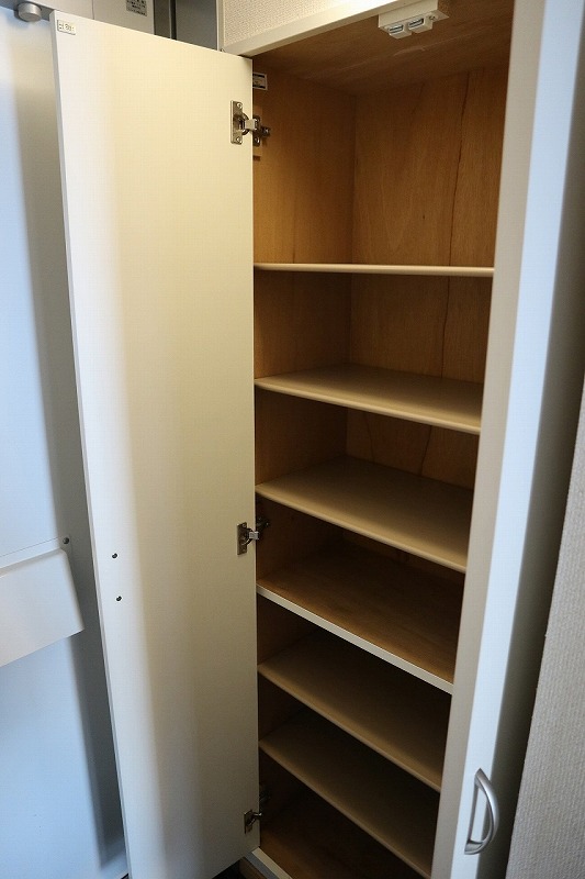 レオパレスホーマルハウト 玄関