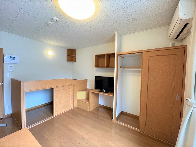 レオパレスエルズ和泉 ベッドルーム