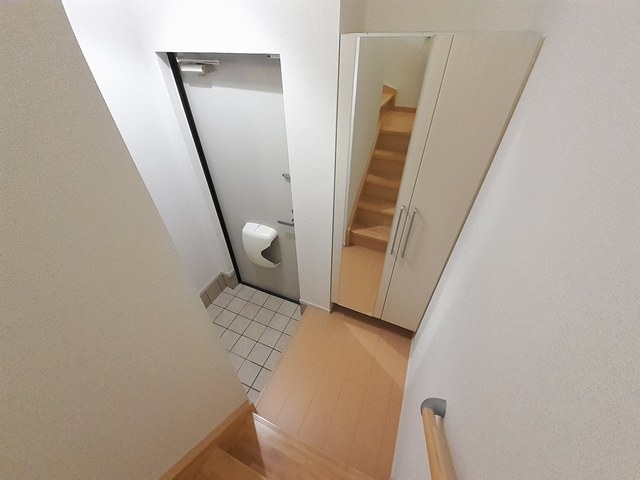 アロッジオ石津 玄関