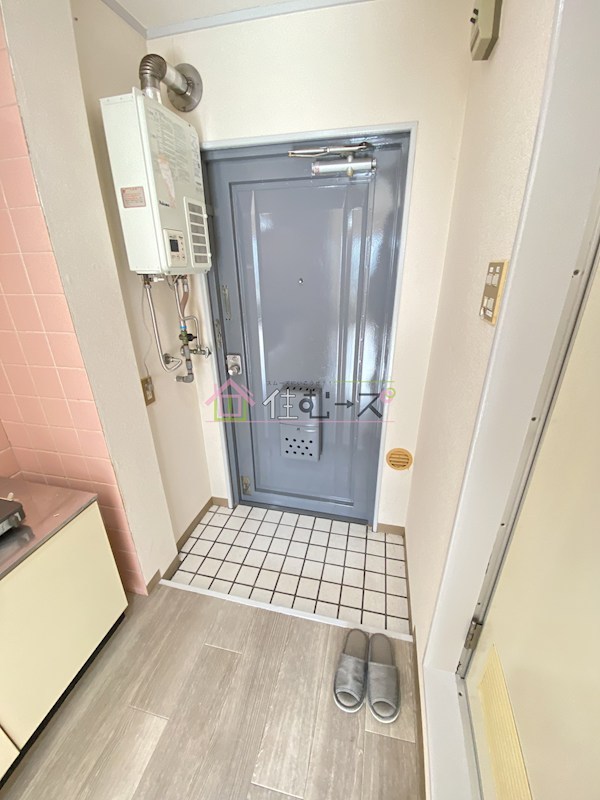 メゾンリベリカ 玄関