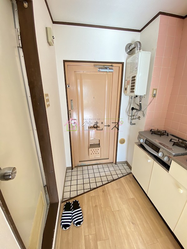 メゾンリベリカ 玄関