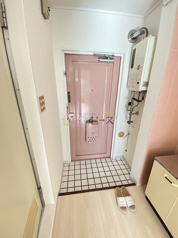 メゾンリベリカ 玄関