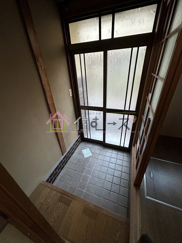 山坂５丁目貸家　 玄関