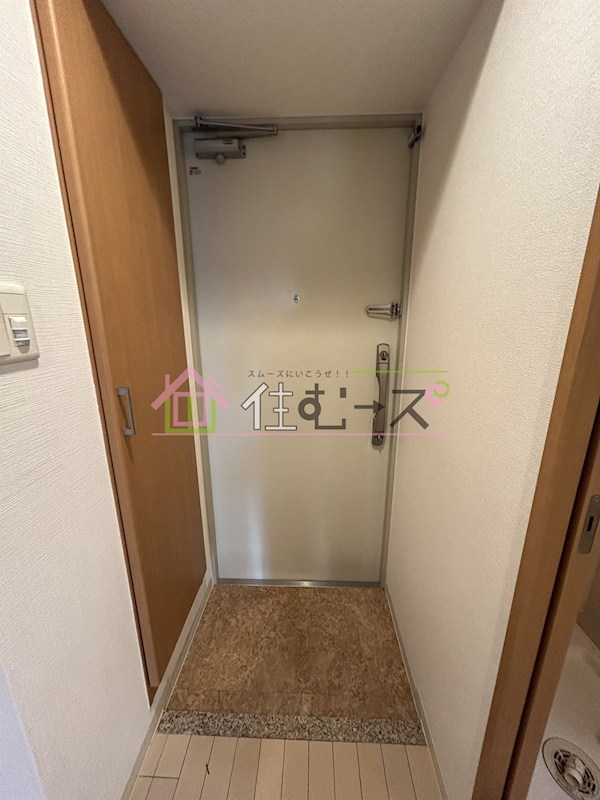 Uresidence京橋 玄関