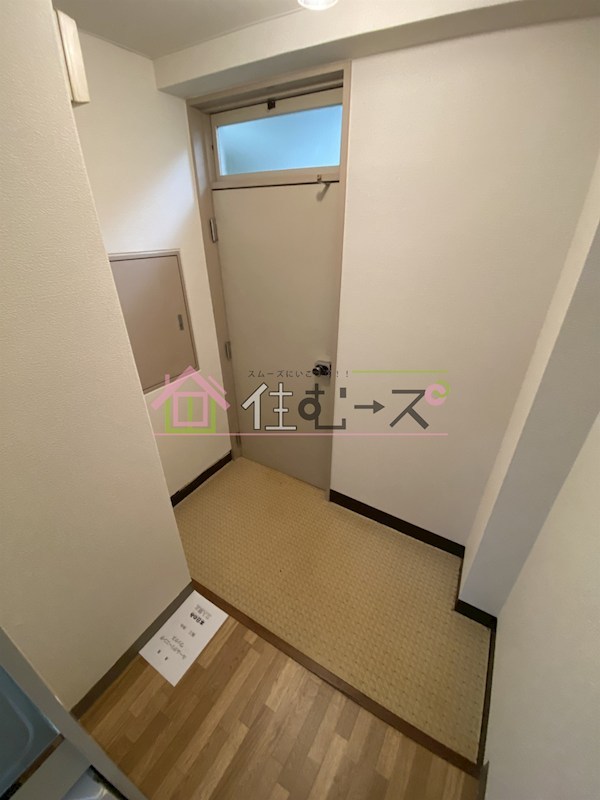 フレンドリー十三東 玄関