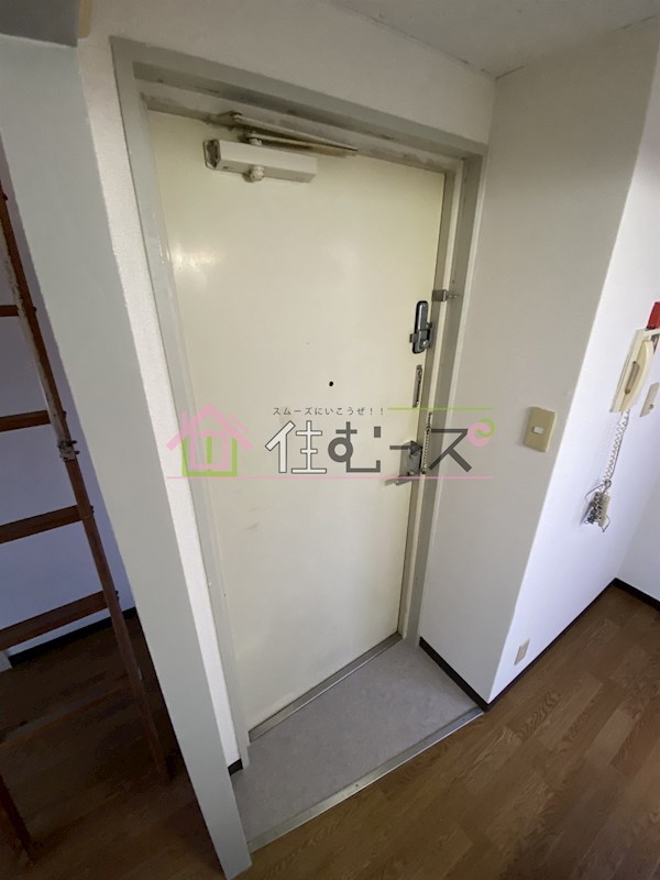 シェイーネ新高  玄関