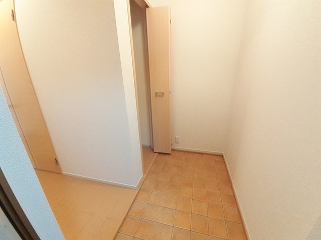 ハーフコート１番館 玄関