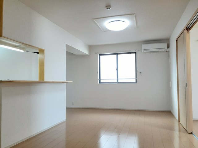 ハーフコート１番館 リビング