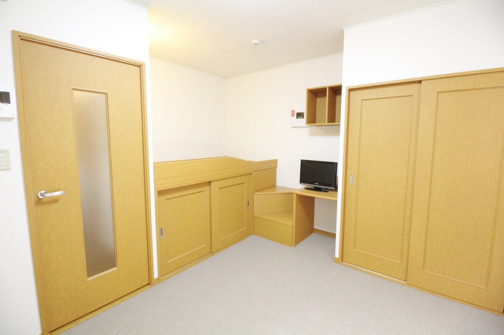 レオパレスＥＡＳＴ　ＦＩＥＬＤ リビング