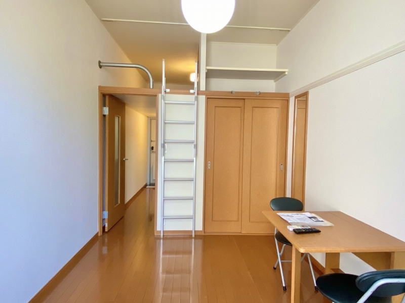 レオパレス小曽根 リビング