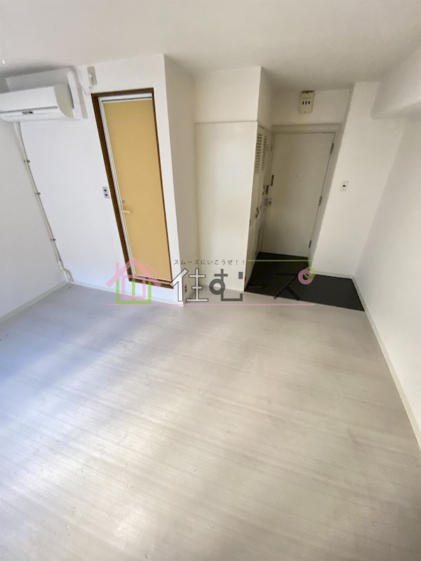 新大阪ビジネス第2ニッケンマンション リビング