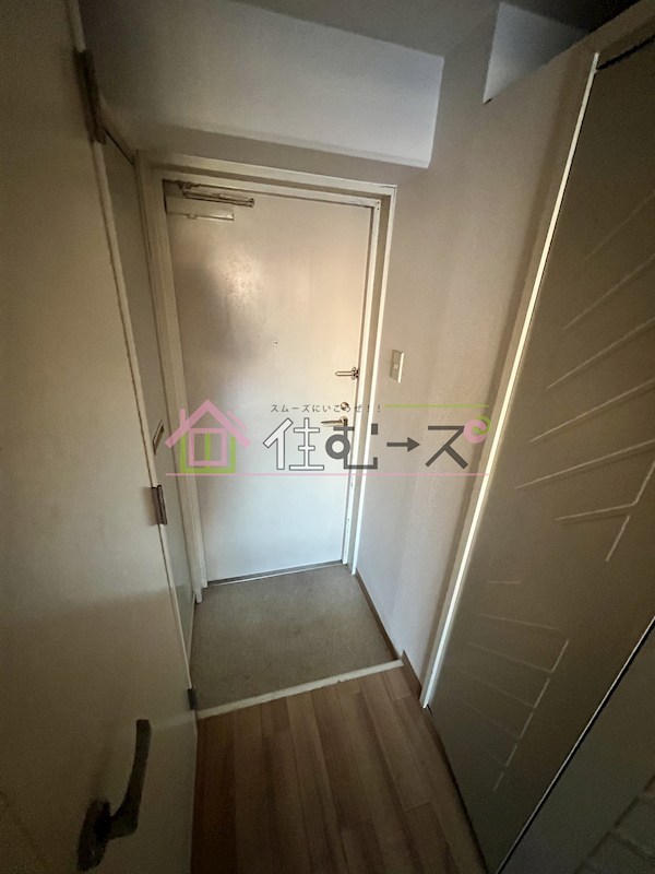 ロイヤルハイツ西淡路PartⅡ 玄関