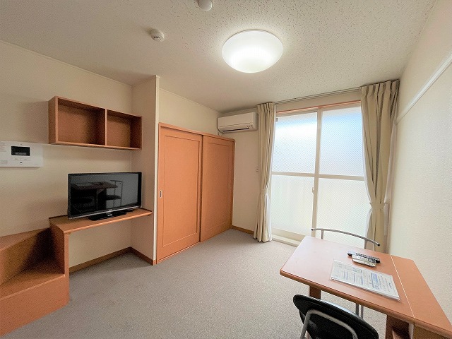 レオパレスメルツェⅡ リビング