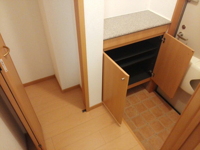 メゾンクワトロ 玄関