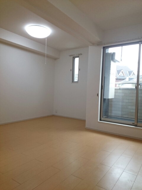 モーデカーサ リビング