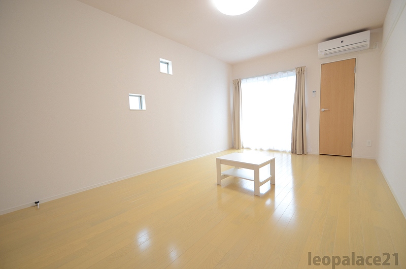 クレイノＳＡＫＵＲＡ リビング