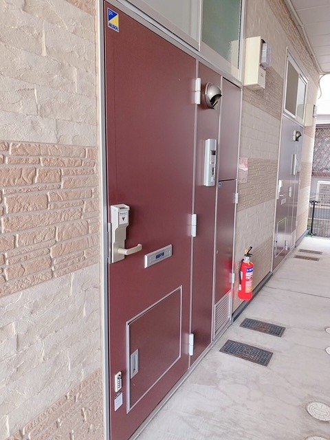 レオパレスリバー２８ 玄関