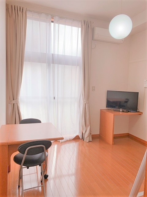 レオパレスリバー２８ リビング