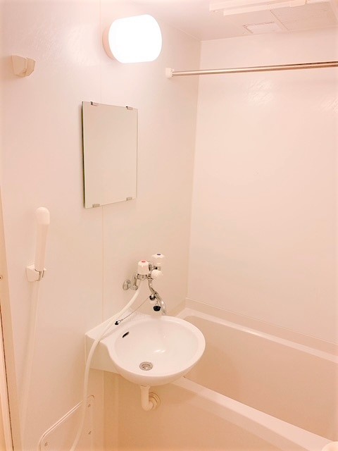 レオパレスリバー２８ 風呂画像