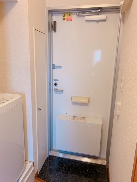 レオパレスシャンテ 玄関