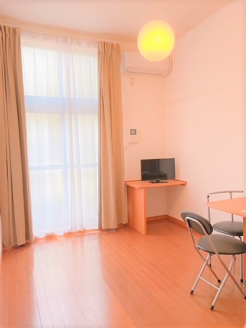 レオパレスウィル鳴尾 リビング