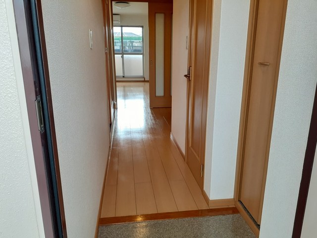 アドラブール 玄関