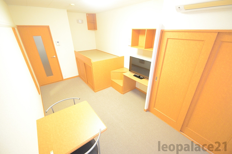 レオパレス暖家 ベッドルーム