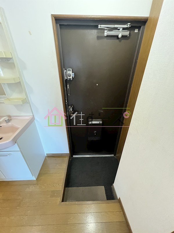 リーゾナブルシティ 玄関