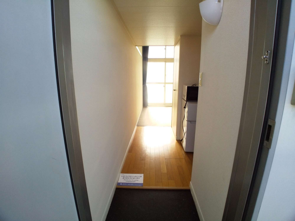 レオパレスフェリーチェ 玄関