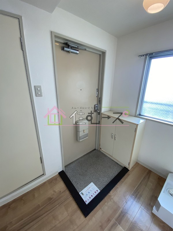 シティ岸里 玄関