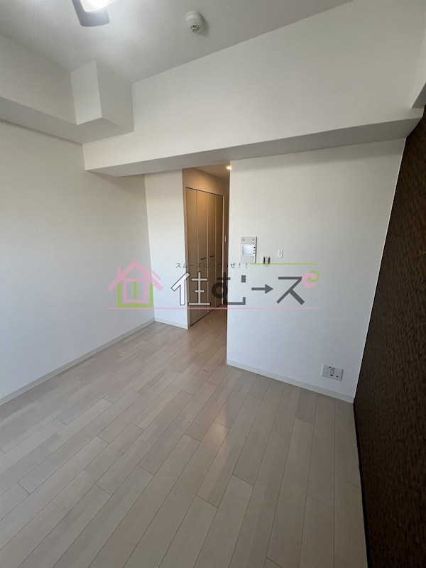 ワールドアイ梅田WEST リビング