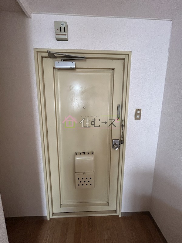 ブルースカイ城東 玄関