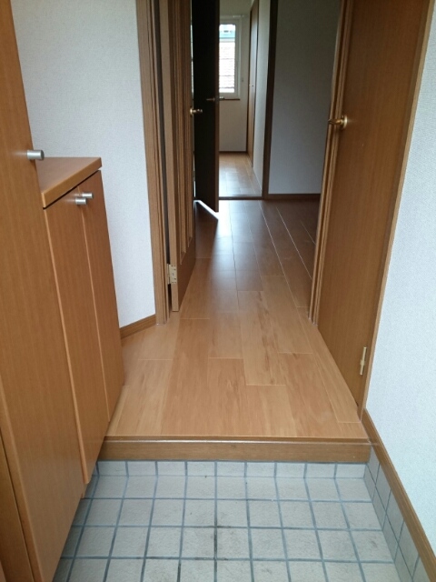 オリーブ長尾 玄関