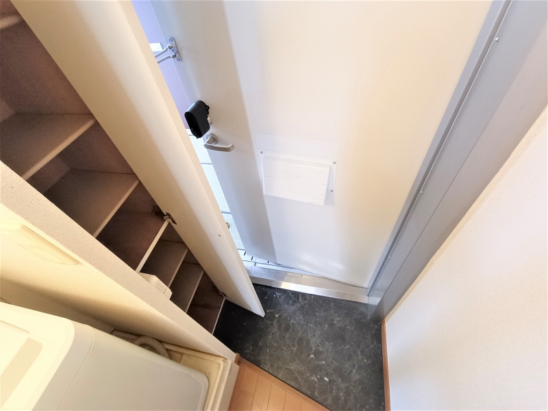 レオパレス太子田 玄関