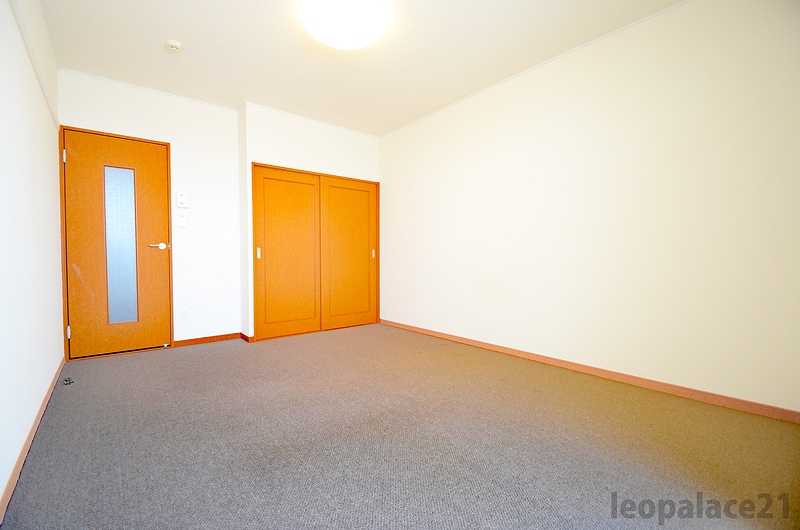 レオパレスサンシャイン箕輪 ベッドルーム