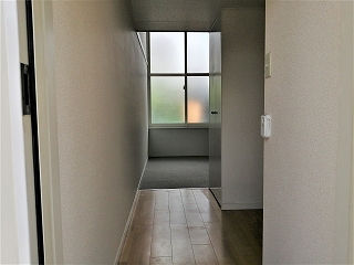 レオパレス友呂岐 玄関