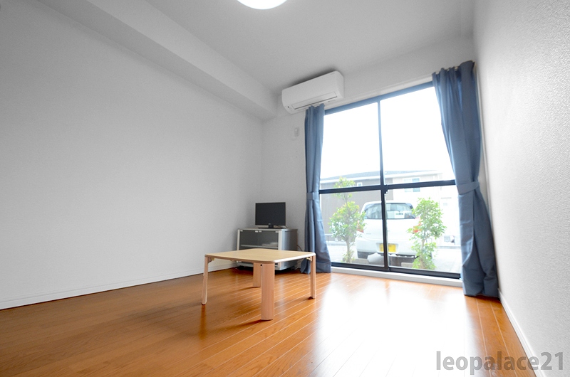 レオパレスヴィルヌーブ ベッドルーム