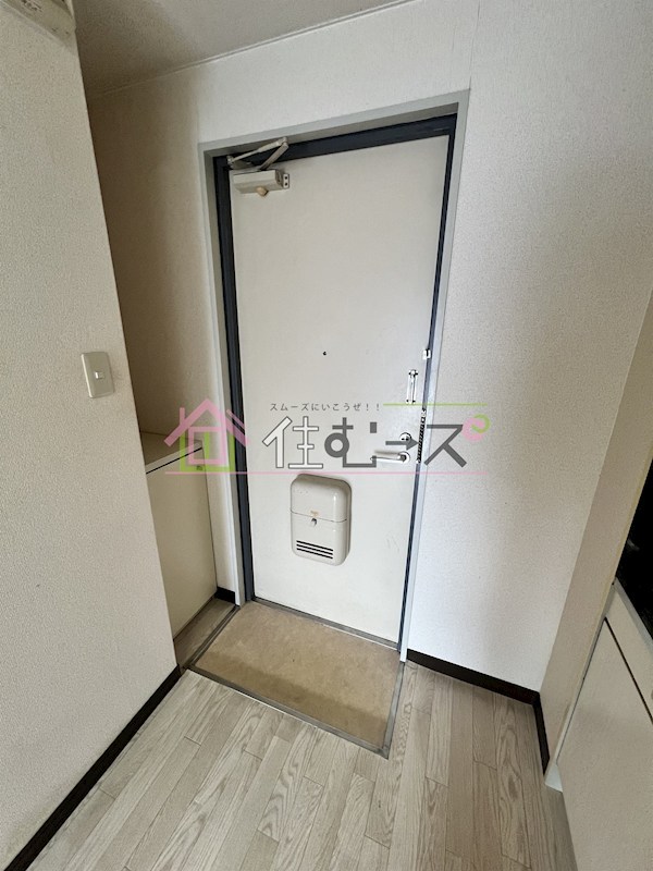 ジュネス西中島 玄関