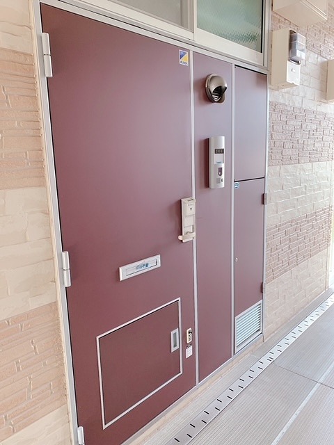 レオパレスリバー２８ 玄関