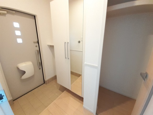 パフューム中央２ 玄関