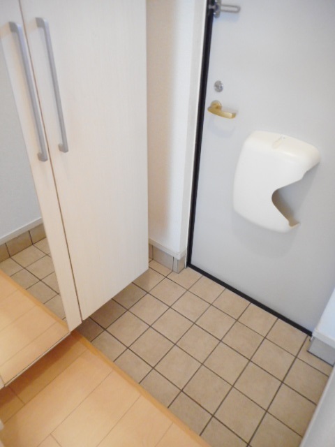 ヴィラ・カンナミ 玄関