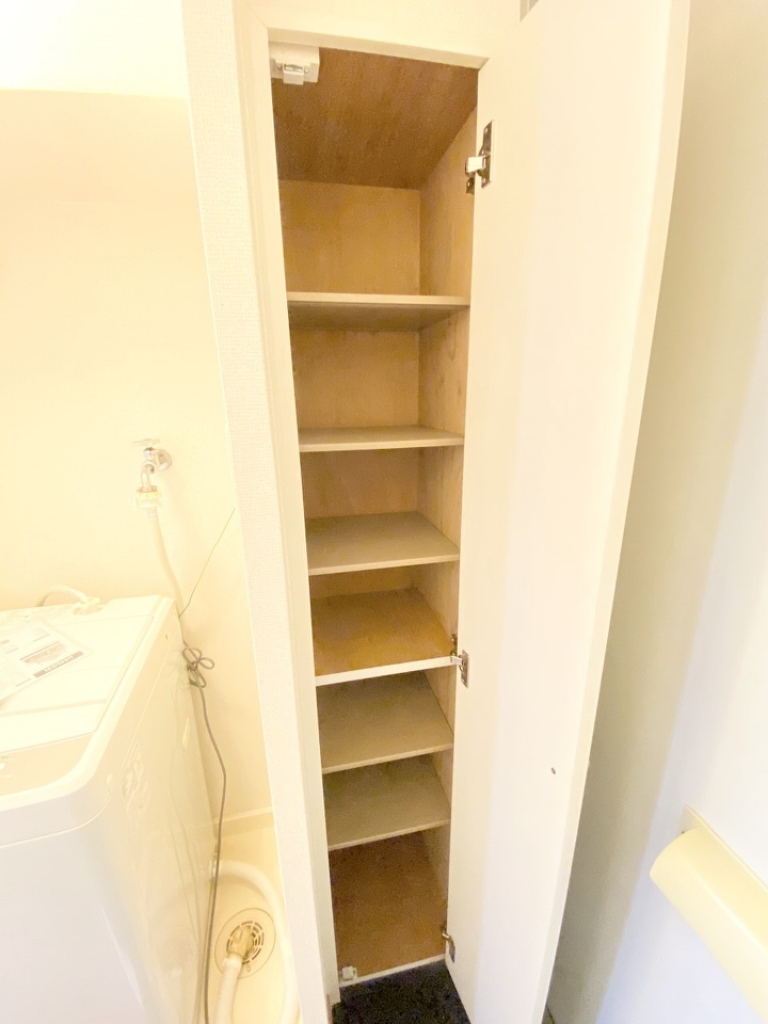 レオパレスフロンティア 玄関