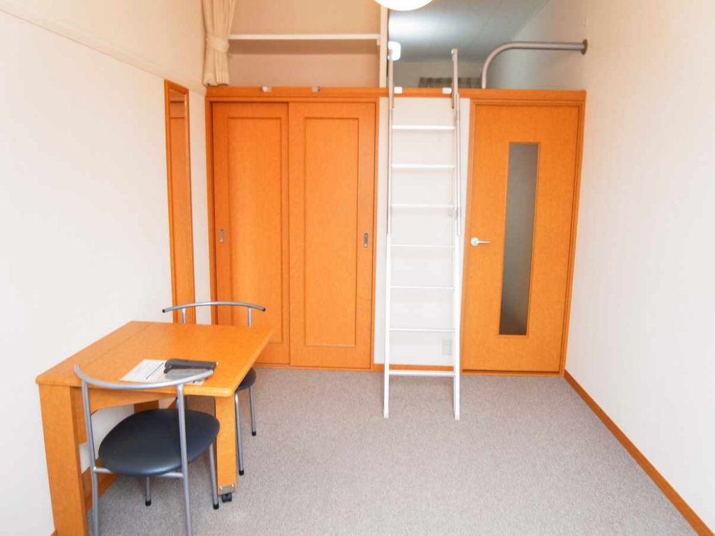 レオパレスフロンティア リビング