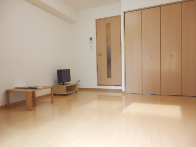 レオパレス香行苑１号 リビング